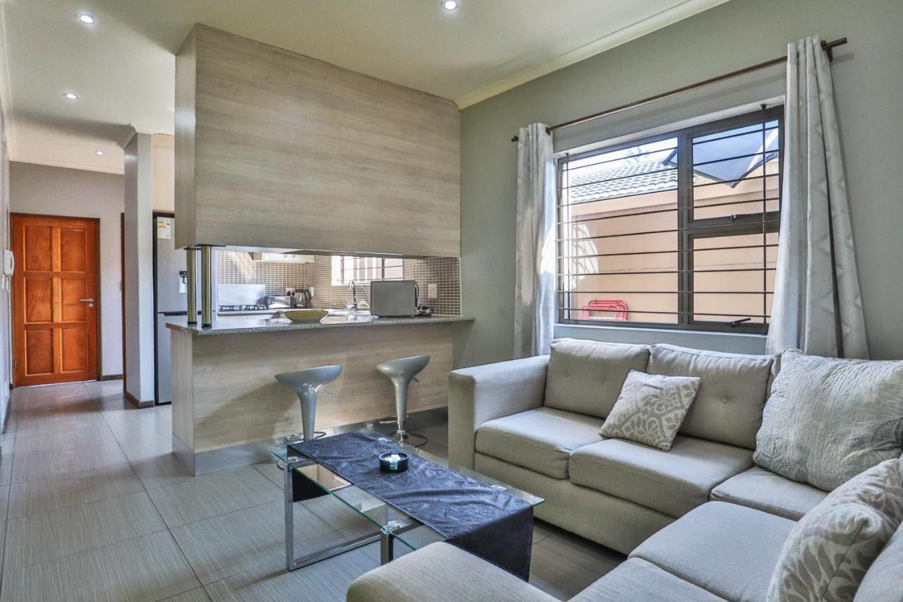 Howard Davis 28b By Ctha * Cape Town