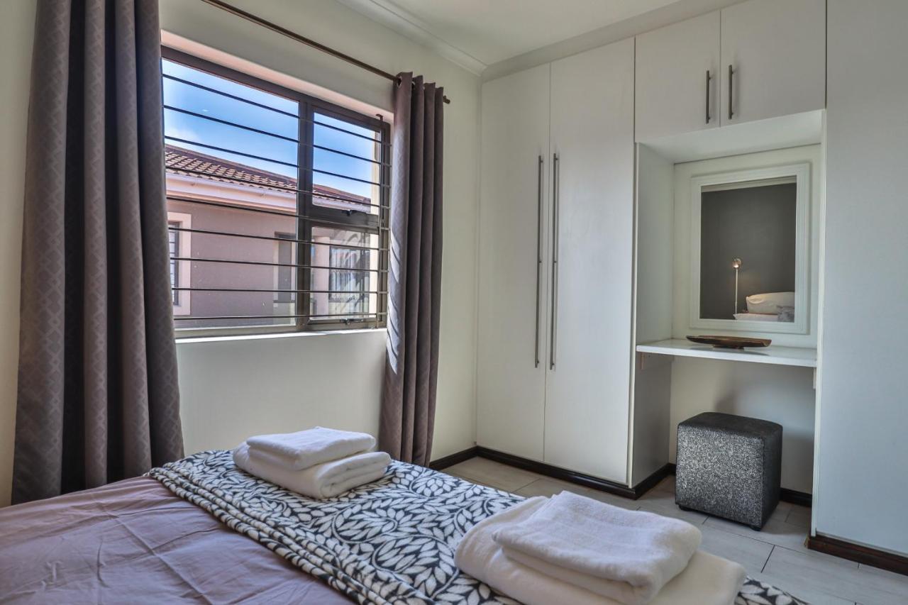 Howard Davis 28b By Ctha * Cape Town